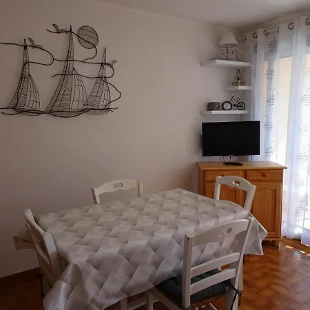 T2 Avec Piscine, Parking Prive, Proche - 4 Couchages - - Fr-1-388-8 Daire *